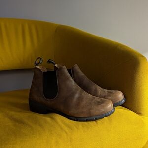 Blundstones